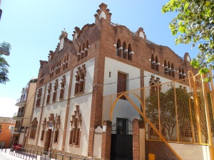 L'edifici de l'escola Assís