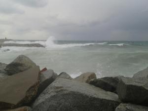 Imatge d'un temporal de llevant a les platges de Premià de Mar