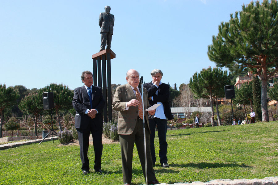 Resultat d'imatges de Monument a Jordi Pujol Premià